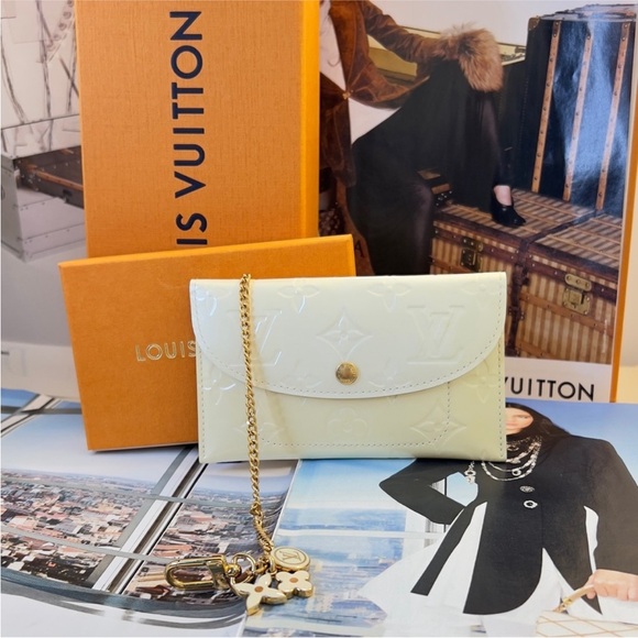 LOUIS VUITTON | Yellow Vernis Clutch - Picture 3 of 11